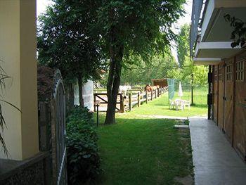 Hotel Quo Vadis None Kültér fotó