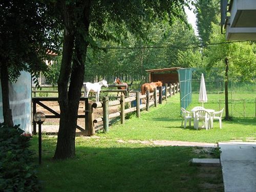 Hotel Quo Vadis None Kültér fotó